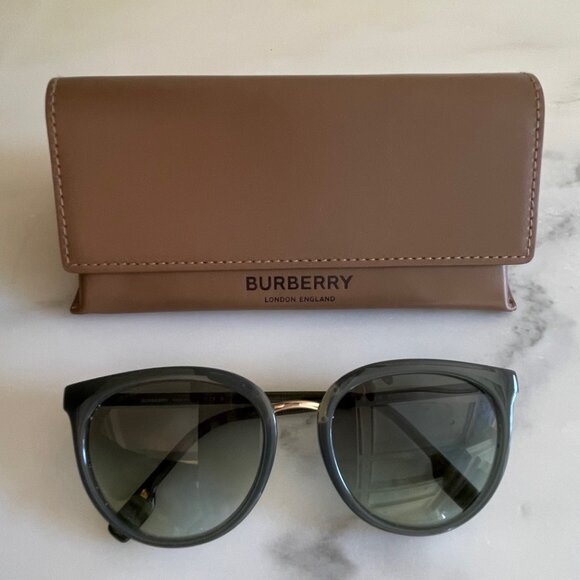 Burberry Sunglasses in Green - Picture 6 of 8